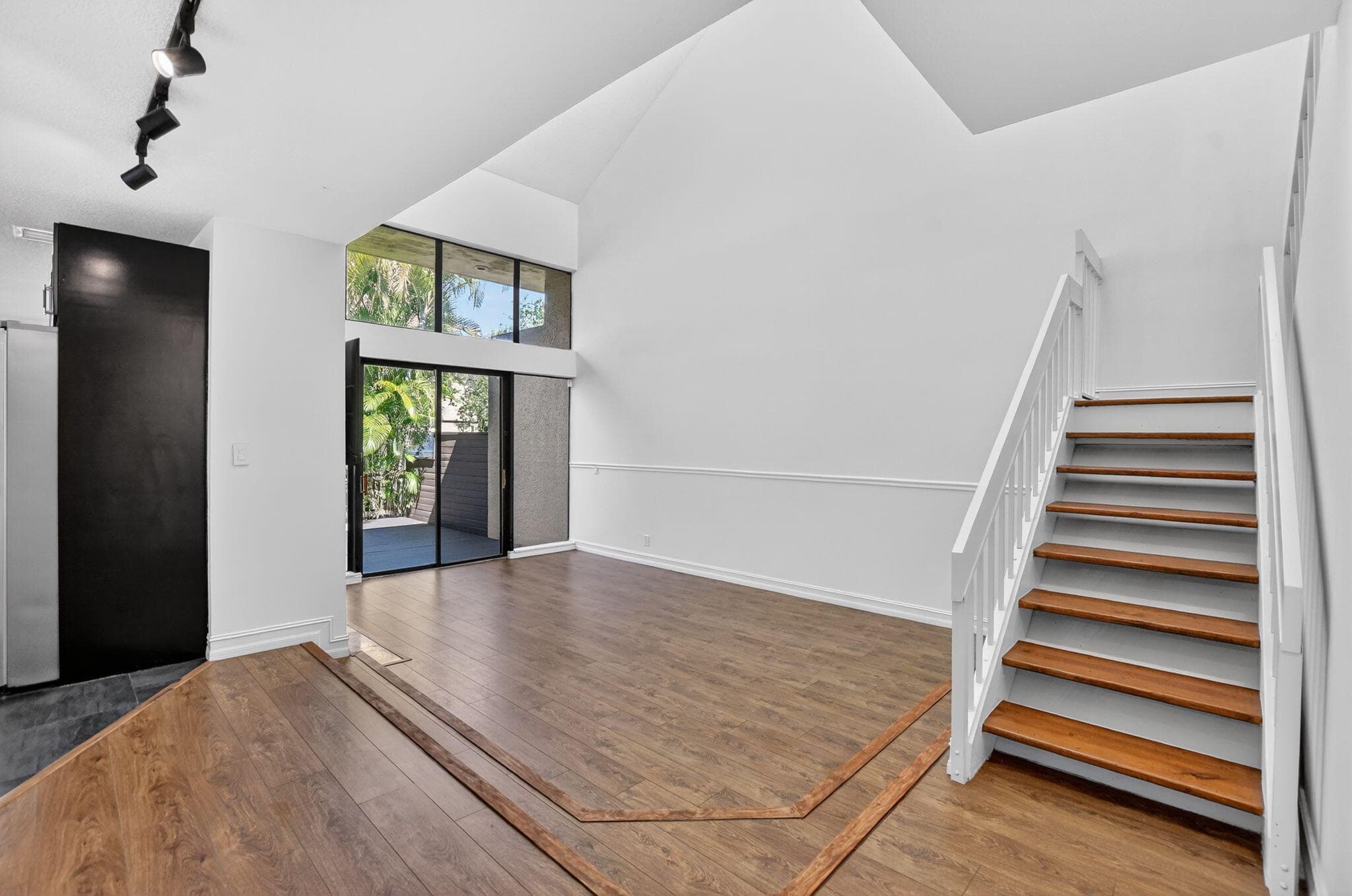 715 Saint Albans Drive - Photo 3